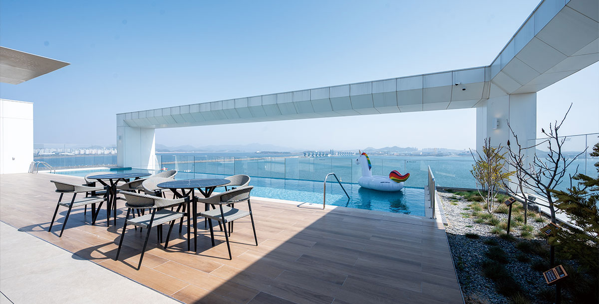 Cerulean Pool&Lounge
