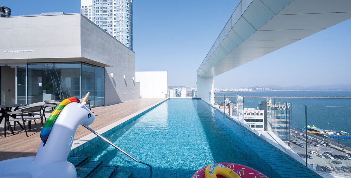 Cerulean Pool&Lounge
